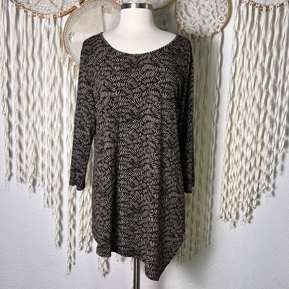 Clara Sun Woo Black and Cream Abstract Fan-Leaf Print Tunic Top